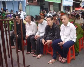 Nhóm cướp tài sản của các cặp tình nhân hầu tòa ảnh 1