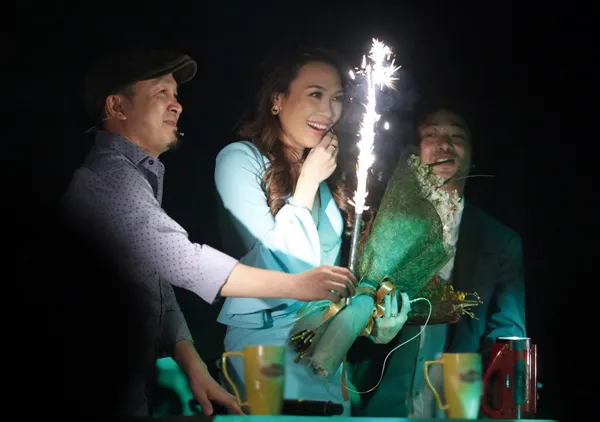 Mỹ Tâm được mừng sinh nhật tại sân khấu ảnh 1 Mỹ Tâm được mừng sinh nhật tại sân khấu ảnh 1