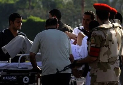 Cựu Tổng thống Ai Cập Hosni Mubarak lại nhập viện ảnh 1