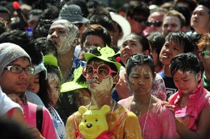 Tưng bừng Tết té nước ở Thái Lan ảnh 17