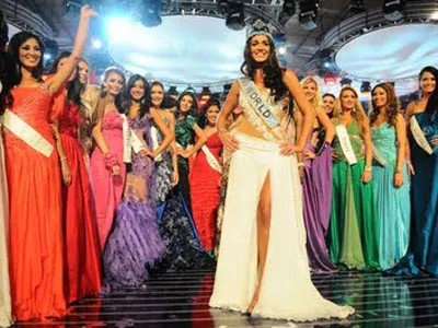 Tân Hoa hậu TG lộ ảnh nude ngay sau đêm đăng quang ảnh 1 Tân Hoa hậu TG lộ ảnh nude ngay sau đêm đăng quang ảnh 1