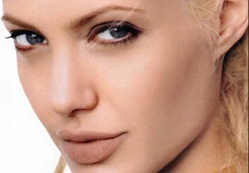 Angelina Jolie - Thần tượng sắc đẹp của thập kỷ ảnh 1