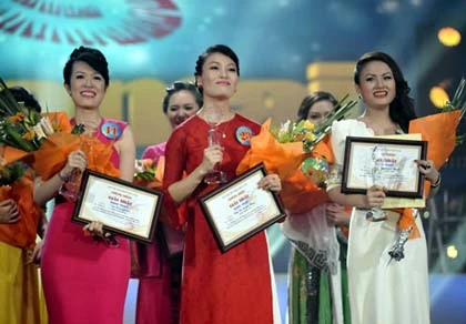 Mỹ nữ thắng tuyệt đối đêm chung kết xếp hạng Sao Mai 2013 ảnh 1