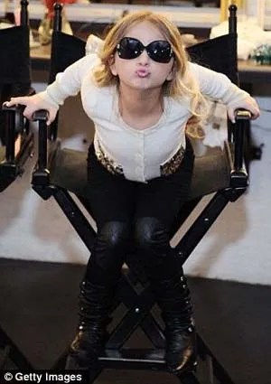 Cuộc sống xa xỉ của triệu phú nhí ảnh 1