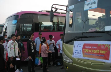 Thao thức cùng những tấm vé xe về Tết ảnh 1