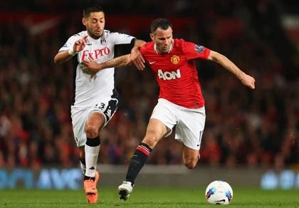 Giggs phá kỷ lục của Paolo Maldini ảnh 1