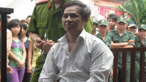 Đổ xăng đốt cả nhà hàng xóm trong đêm ảnh 1