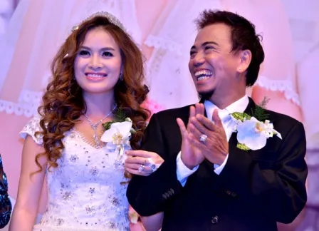 Hoài Linh mặc áo dài dự đám cưới Hồng Tơ ảnh 2 Hoài Linh mặc áo dài dự đám cưới Hồng Tơ ảnh 2