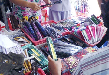 Huế: Tràn lan đồ lưu niệm… Trung Quốc ảnh 1