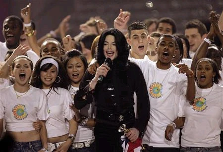 ... thậm chí có người không tin là Michael Jackson đã chết.