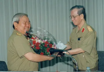 Phía sau người anh hùng - Bài 3: Giải cứu Tổng Bí thư Nguyễn Văn Linh ảnh 1 Phía sau người anh hùng - Bài 3: Giải cứu Tổng Bí thư Nguyễn Văn Linh ảnh 1