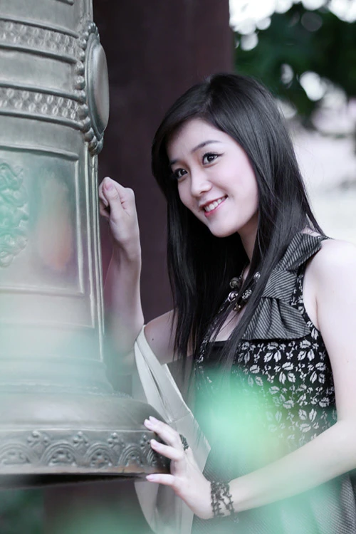 Hot girl Xuân Mai dạo phố phường Hà Nội ảnh 9