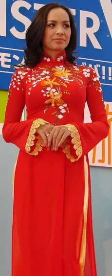 Áo dài Hoa trên phố của Thuận Việt ra mắt khán giả tại Nhật. Áo dài Hoa trên phố của Thuận Việt ra mắt khán giả tại Nhật.