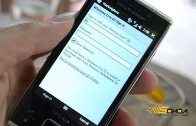 Giống như App Store của Apple cho iPhone, Marketplace cũng đòi hỏi người dùng phải tạo một ID của Windows Live để tải ứng dụng.