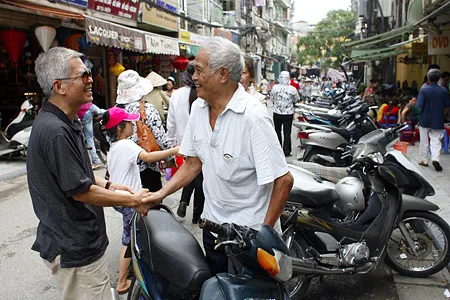 “Cà phê các cụ” trên hè phố cổ ảnh 11