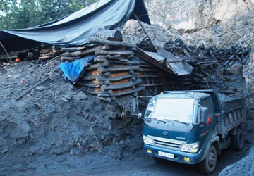 Tuyên chiến với than “thổ phỉ” ảnh 1
