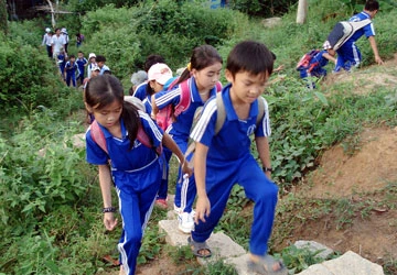 Ngôi trường lắm cái không trên núi Cấm ảnh 1 Ngôi trường lắm cái không trên núi Cấm ảnh 1