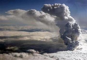 Hàng không châu Âu tê liệt vì núi lửa ảnh 1