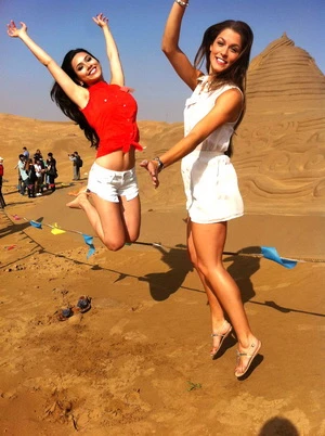 Hoàng My khoe bikini trên sa mạc ảnh 8