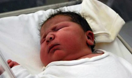 Bé gái "khổng lồ" được sinh thường ảnh 1