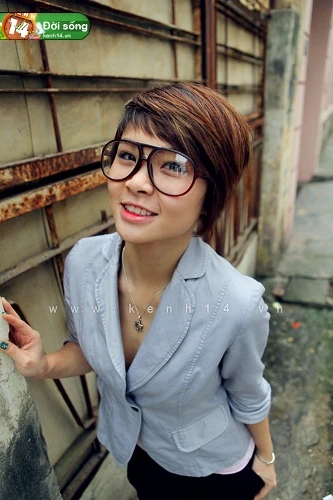 My "kun" xinh xắn với tóc tém và kính Nobita ảnh 2