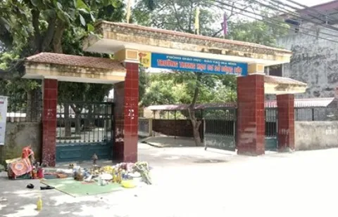 Tài xế áo đẫm máu, gục chết trong taxi ảnh 1 Tài xế áo đẫm máu, gục chết trong taxi ảnh 1