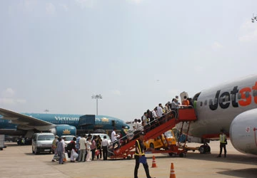 Bỏ giá trần vé máy bay: Ai hưởng lợi? ảnh 1