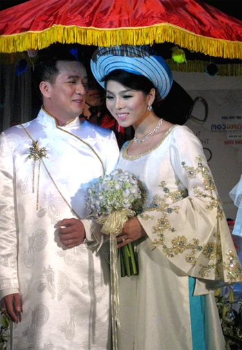 Đàm Vĩnh Hưng - Lệ Quyên e ấp trong "ngày cưới" ảnh 2