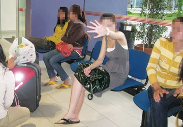 Số phận những cô gái nghèo lấy chồng Singapore ảnh 1