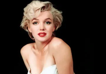 Angelina Jolie sẽ hóa thân thành huyền thoại Marilyn Monroe ảnh 1 Angelina Jolie sẽ hóa thân thành huyền thoại Marilyn Monroe ảnh 1