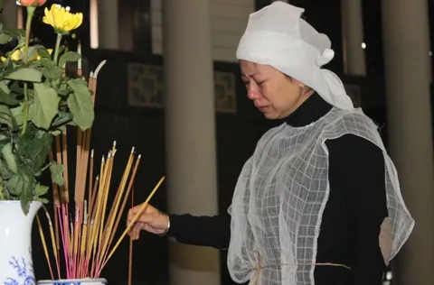 Các nghệ sĩ khóc thương tiễn đưa "trưởng thôn" Văn Hiệp ảnh 1