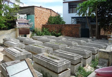 Xóm nghĩa địa ở Đà Nẵng ảnh 2