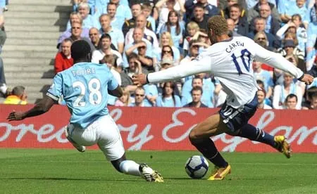 Thắng ngược Villa, Man City chờ quyết đấu với Spurs ảnh 1 Thắng ngược Villa, Man City chờ quyết đấu với Spurs ảnh 1