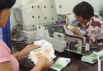 Phá bỏ cơ chế điều hành tỉ giá cũ ảnh 1