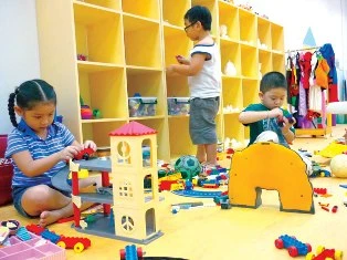 Gởi con chơi hè trong ngày ảnh 1