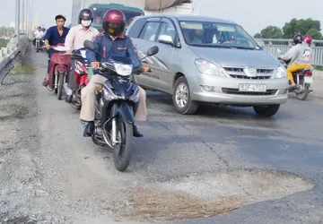 Loại trừ “chân gỗ” BT trong xây dựng cầu đường ảnh 1