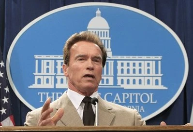 “Thống đốc cơ bắp” Schwarzenegger rời nhiệm sở ảnh 1