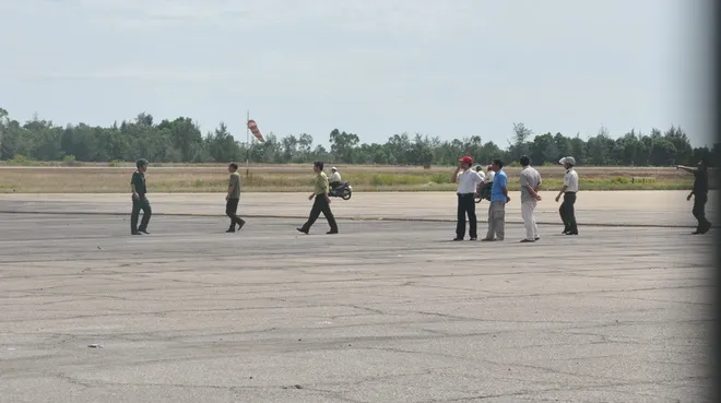 Hủy toàn bộ chuyến bay đến Phú Bài vì “bò tót" ảnh 2