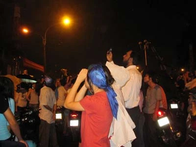 Chùm ảnh: Người dân TP. HCM xem pháo hoa trong mưa ảnh 11