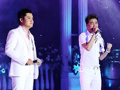 Các nam ca sĩ khách mời: Xuân Phú...