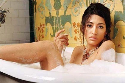 Cháu gái Bin Laden chụp ảnh nóng trên tạp chí Mỹ ảnh 2