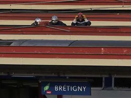 Pháp: Lật tàu hỏa, 6 người chết ảnh 4 Pháp: Lật tàu hỏa, 6 người chết ảnh 4