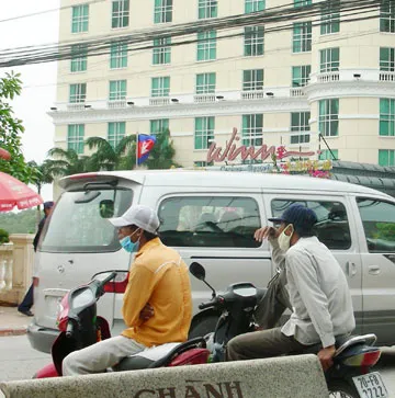 Con bạc tại Campuchia kể chuyện bị “cầm người” ảnh 2 Con bạc tại Campuchia kể chuyện bị “cầm người” ảnh 2