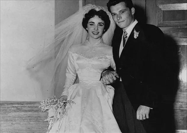 Cuộc đời qua ảnh của “Nữ hoàng” Elizabeth Taylor ảnh 2 Cuộc đời qua ảnh của “Nữ hoàng” Elizabeth Taylor ảnh 2