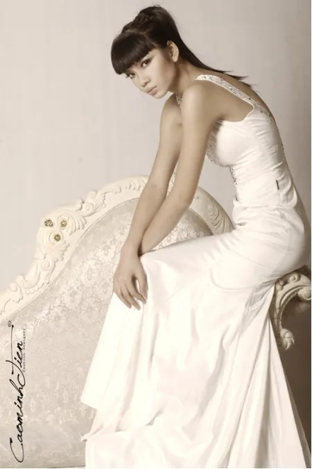 Vì sao Hạ Vy bỏ tiền tỉ bảo hiểm đôi chân? ảnh 3