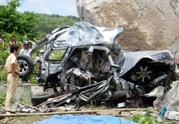 300 tấn đá núi ập xuống đầu du khách ảnh 1 300 tấn đá núi ập xuống đầu du khách ảnh 1