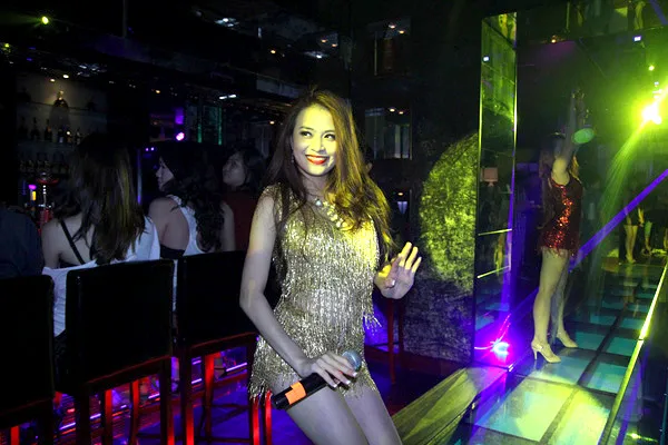 Hoàng Thùy Linh "thiêu đốt" khán giả bằng sự sexy ảnh 8