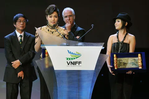 Nhật Kim Anh không dám tin mình được giải ảnh 1 Nhật Kim Anh không dám tin mình được giải ảnh 1