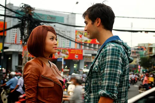 Hoàng Thùy Linh diện tóc mới như Cô gái rô bốt ảnh 4 Hoàng Thùy Linh diện tóc mới như Cô gái rô bốt ảnh 4