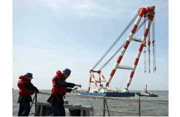 Hàn Quốc trục vớt phần đuôi tàu chiến Cheonan ảnh 1